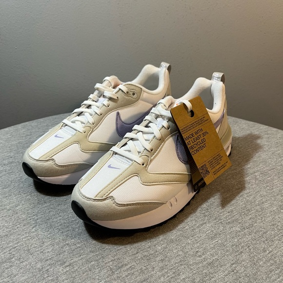 Nike Air Max Dawn Running White Purple Light Bone Women's Size 8 DC4068-100 - Picture 1 of 11